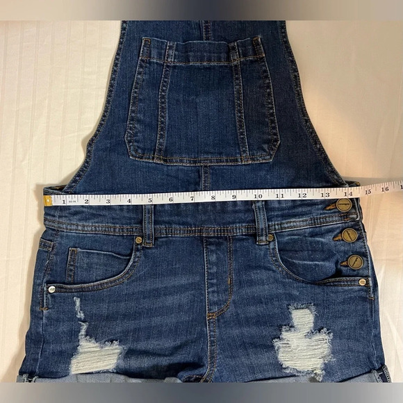 Dollhouse Distressed Overall Jean Shorts Size 5. C1 - Picture 8 of 10